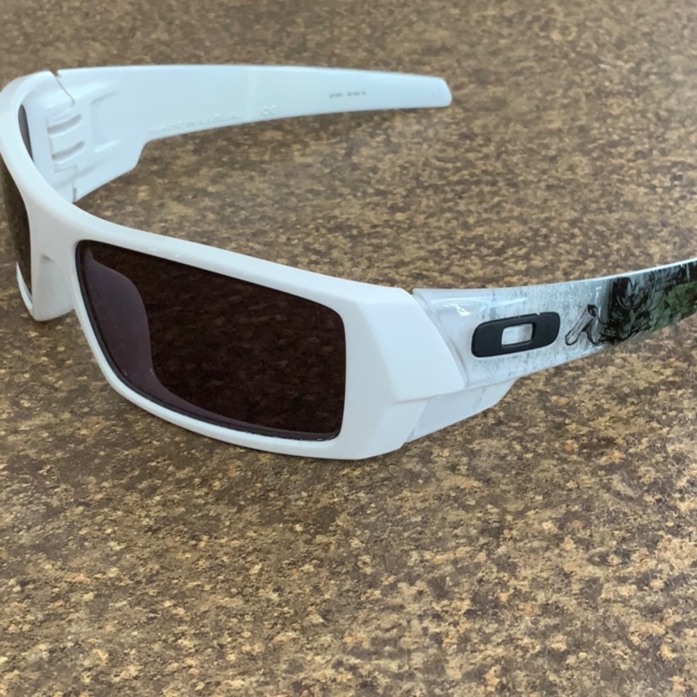 Oakley GASCAN 24-050 White and Black Sunglasses